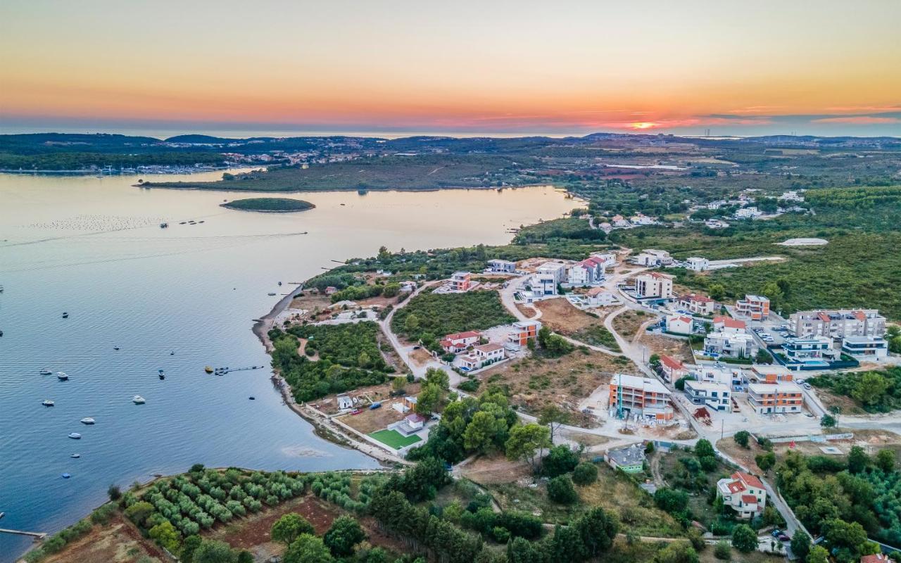 Villa Rougemarin - Marin With Private Pool Медулин Екстериор снимка