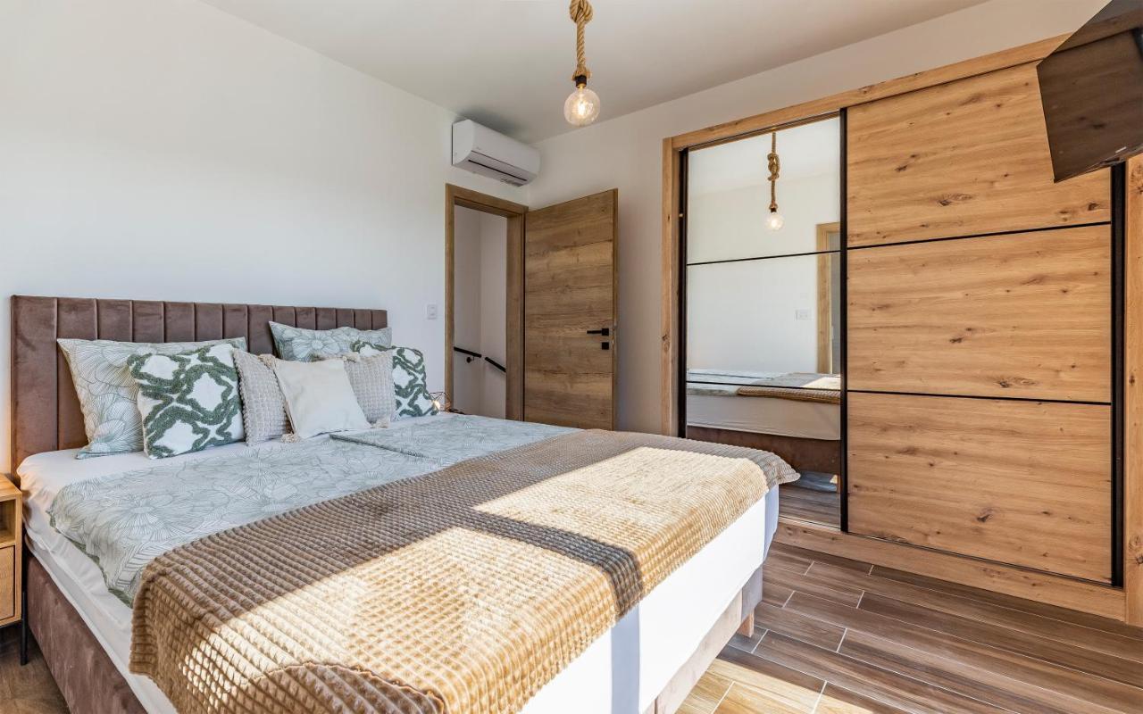 Villa Rougemarin - Marin With Private Pool Медулин Екстериор снимка