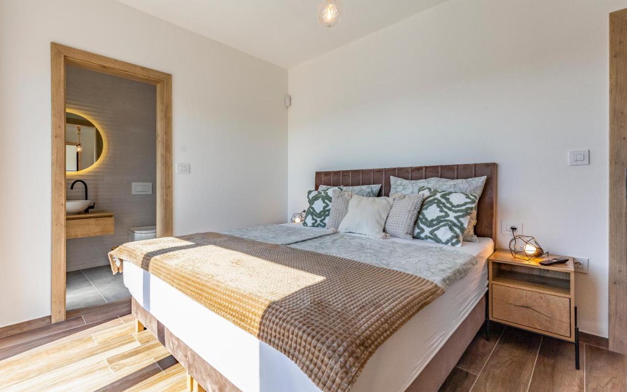 Villa Rougemarin - Marin With Private Pool Медулин Екстериор снимка